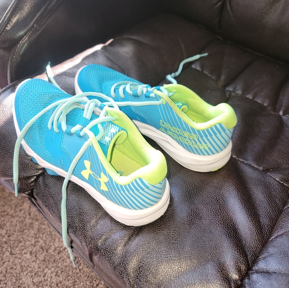 Running Shoes - Picture 2 of 2